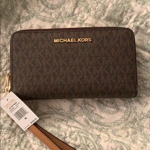 Jet set travel wallet